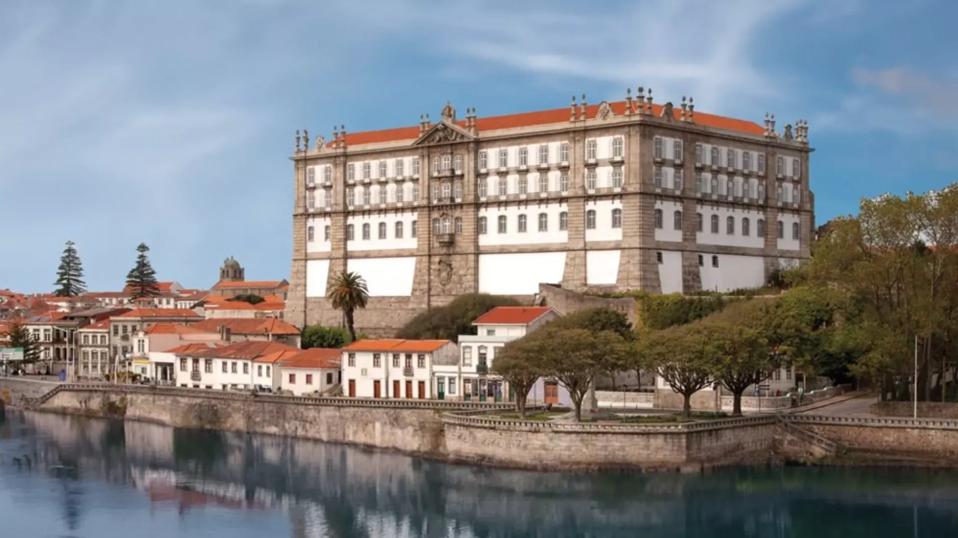 SAMPEDRO dresses up in new luxury hotel